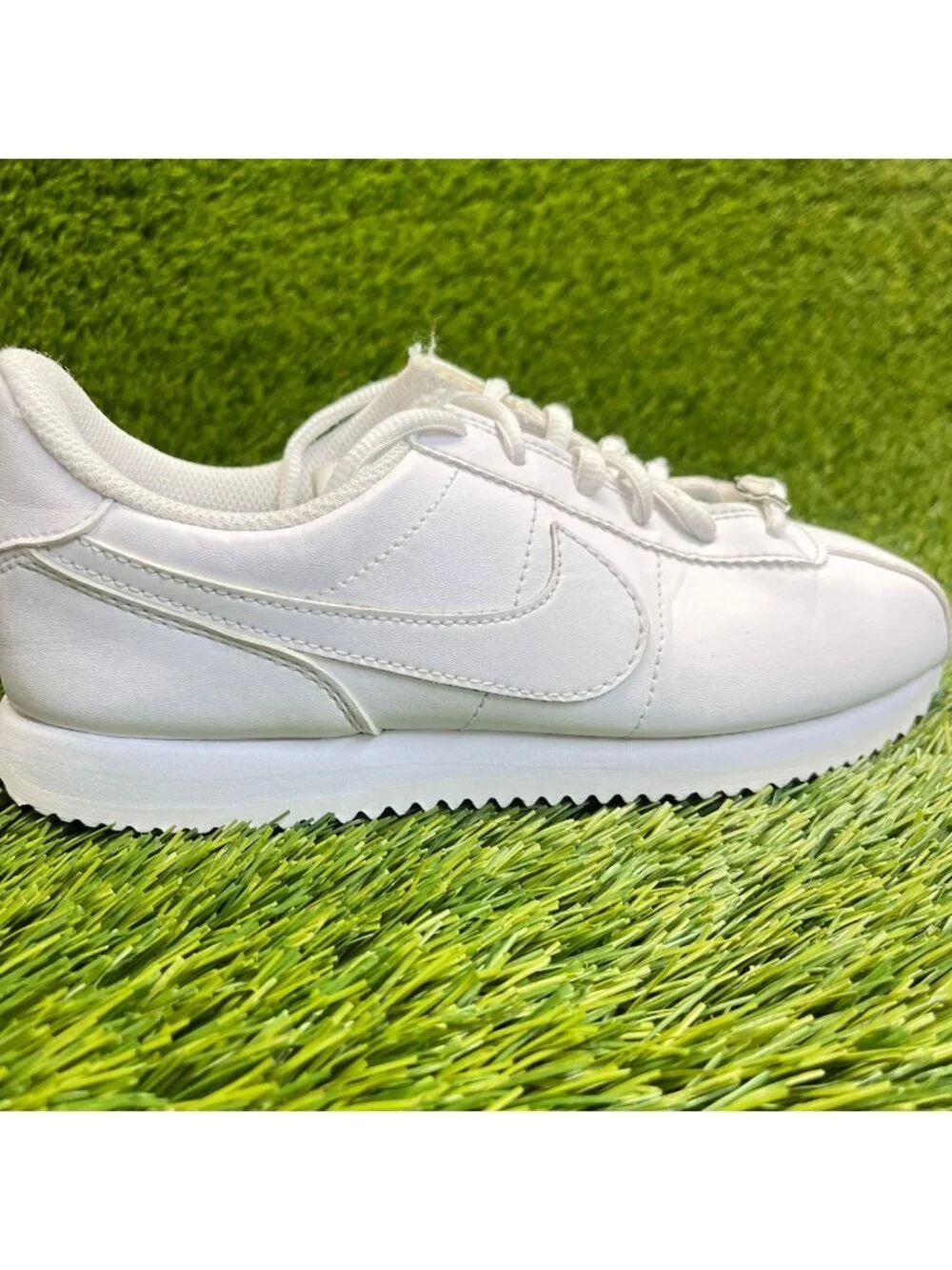 Nike Cortez Basic SL Boys Size‎ 4Y Triple White Athletic Leather Shoes Sneakers